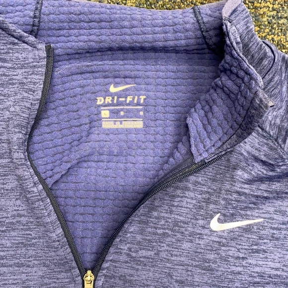 Woman’s Nike Dri-fit 1/4 zip size L - Picture 2 of 3